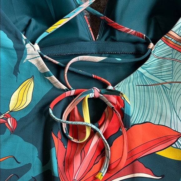 Calia Strappy Back One Piece 16 ⭐️ - Picture 4 of 14